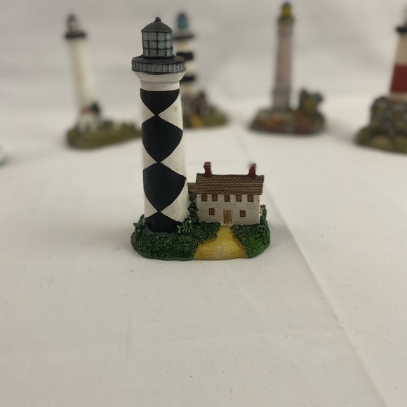 Tradewind Bay By the Shore Polystone Black and White Harlequin Lighthouse - Picture 9 of 9
